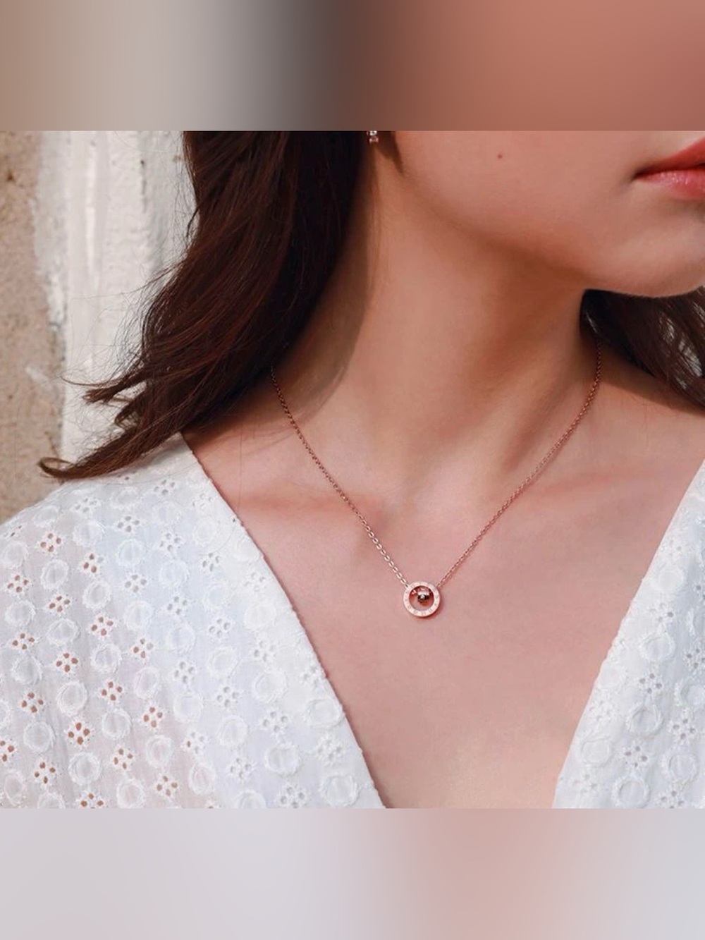 Rose Gold Roman Numeral Dainty Circle Pendant Necklace NWOT
